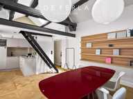 PARIS XVe - RUE DOMBASLE - LE CHARME D'UNE PETITE MAISON SOUS LES TOITS — photo 2