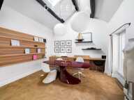 PARIS XVe - RUE DOMBASLE - LE CHARME D'UNE PETITE MAISON SOUS LES TOITS — photo 4