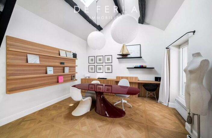 PARIS XVe - RUE DOMBASLE - LE CHARME D'UNE PETITE MAISON SOUS LES TOITS — photo 4