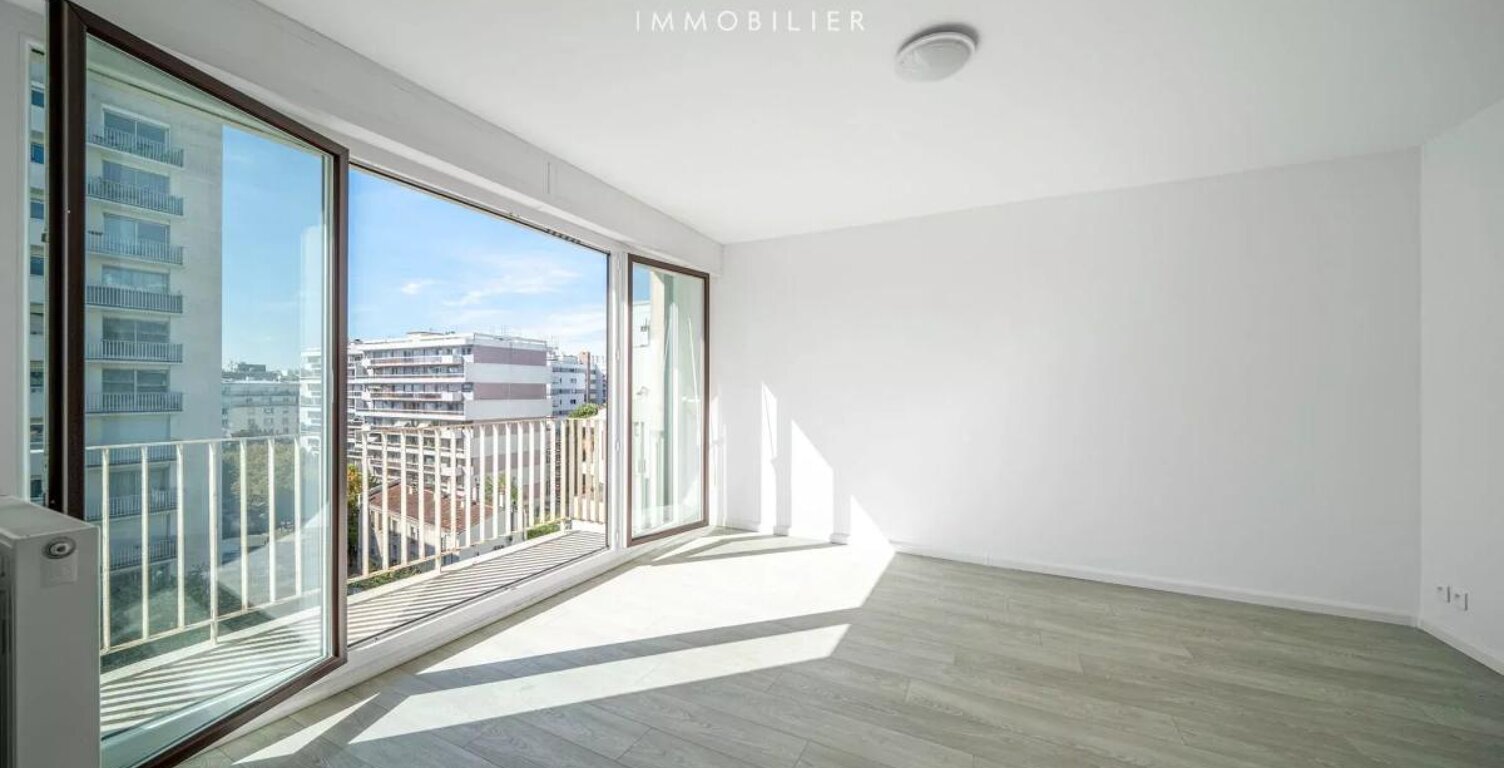 Paris 15e – Saint-Lambert - Studio dernier étage avec balcon — photo 1