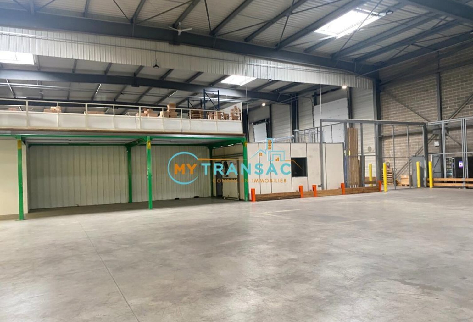 My Transac vous propose un lot d'activité/bureaux de 1237m² situé à Roissy en France à proximité de l'aéroport — photo 1