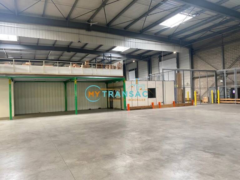 My Transac vous propose un lot d'activité/bureaux de 1237m² situé à Roissy en France à proximité de l'aéroport — photo 1