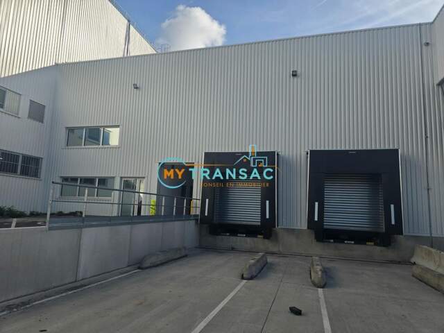 MY TRANSAC vous propose un entrepôt de 1591m² avec quai, idéalement placé à Rosny sous bois, avec accès immédiat à l'A86 et accessible par transports en commun — photo du bien