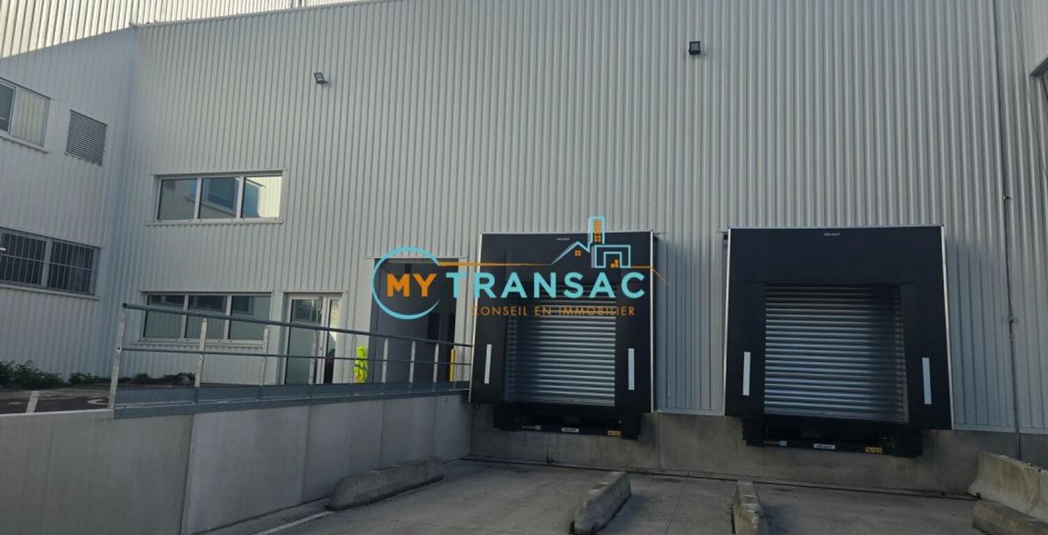 MY TRANSAC vous propose un entrepôt de 1591m² avec quai, idéalement placé à Rosny sous bois, avec accès immédiat à l'A86 et accessible par transports en commun — photo 1