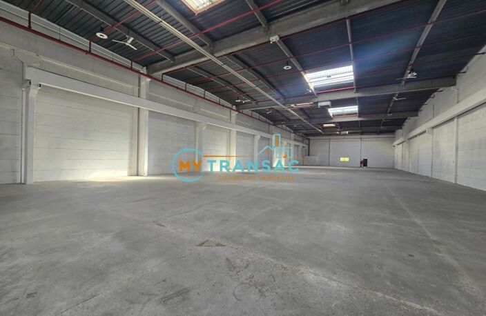 MY TRANSAC vous propose un entrepôt de 1591m² avec quai, idéalement placé à Rosny sous bois, avec accès immédiat à l'A86 et accessible par transports en commun — photo 2