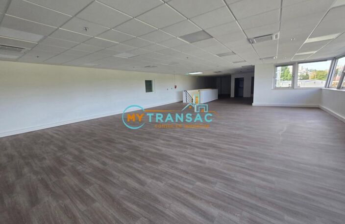 MY TRANSAC vous propose un entrepôt de 1591m² avec quai, idéalement placé à Rosny sous bois, avec accès immédiat à l'A86 et accessible par transports en commun — photo 3