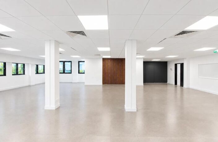 Avenue Victor Hugo. Emplacement idéal au pied du métro et des commerces à BOULOGNE BILLANCOURT. Bureaux à louer de 1300 m² dont 577 m² environ en ERP de 5ème catégorie. Immeuble de standing — photo 4