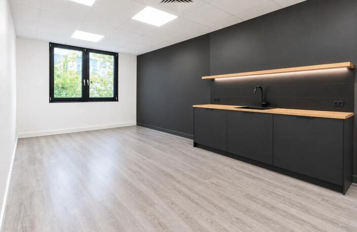 Avenue Victor Hugo. Emplacement idéal au pied du métro et des commerces à BOULOGNE BILLANCOURT. Bureaux à louer de 1300 m² dont 577 m² environ en ERP de 5ème catégorie. Immeuble de standing — photo 5