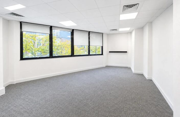 Avenue Victor Hugo. Emplacement idéal au pied du métro et des commerces à BOULOGNE BILLANCOURT. Bureaux à louer de 724 m² — photo 3