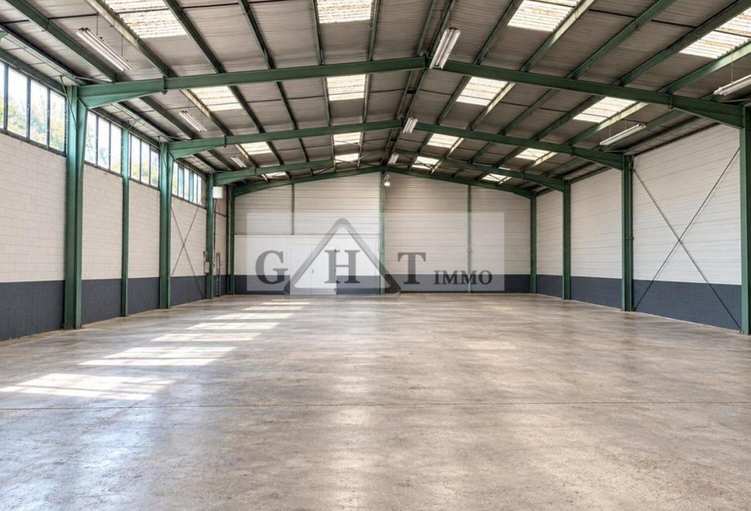 BÂTIMENT INDÉPENDANT D’ENVIRON 1 764m M² À VENDRE – FRANCONVILLE — photo 1
