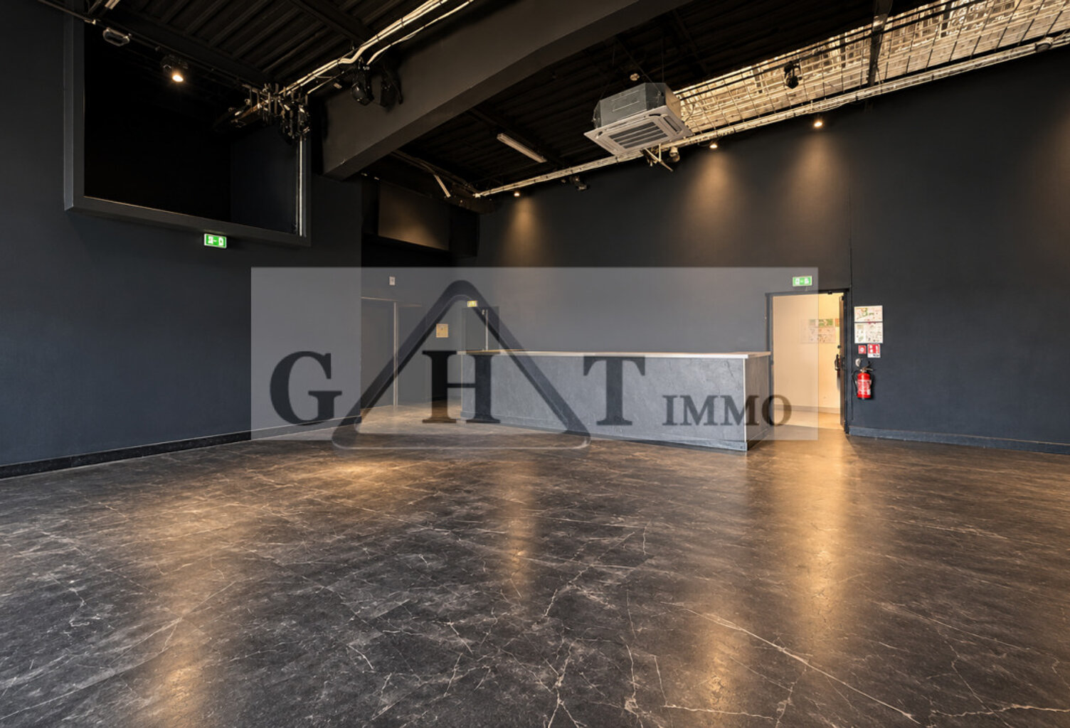 À LOUER STOCKAGE DE 200 M² AU R+1 — photo 1
