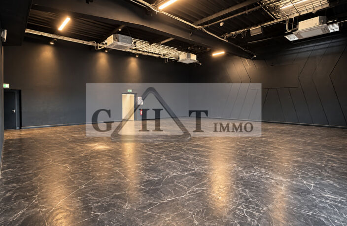 À LOUER STOCKAGE DE 200 M² AU R+1 — photo 2