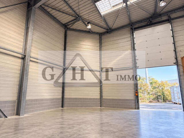 ENTREPOT - BUREAU DE 366 M² À LOUER — photo du bien