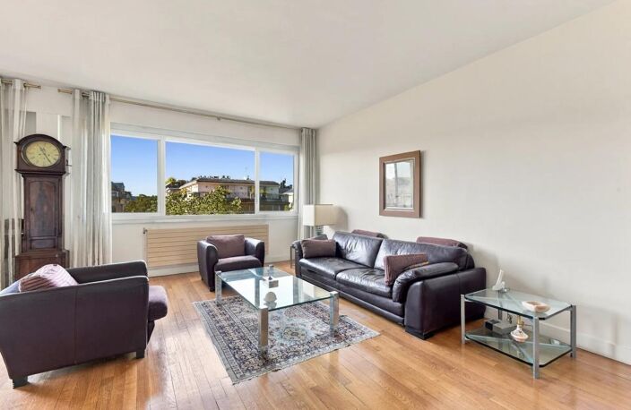 Appartement de 4 pièces de 100 m² à Paris 16 — photo 2