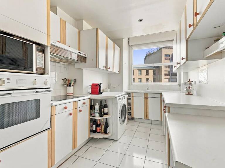 Appartement de 4 pièces de 100 m² à Paris 16 — photo 1