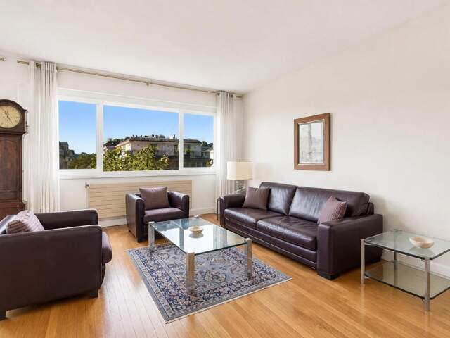 Appartement de 4 pièces de 100 m² à Paris 16 — photo du bien