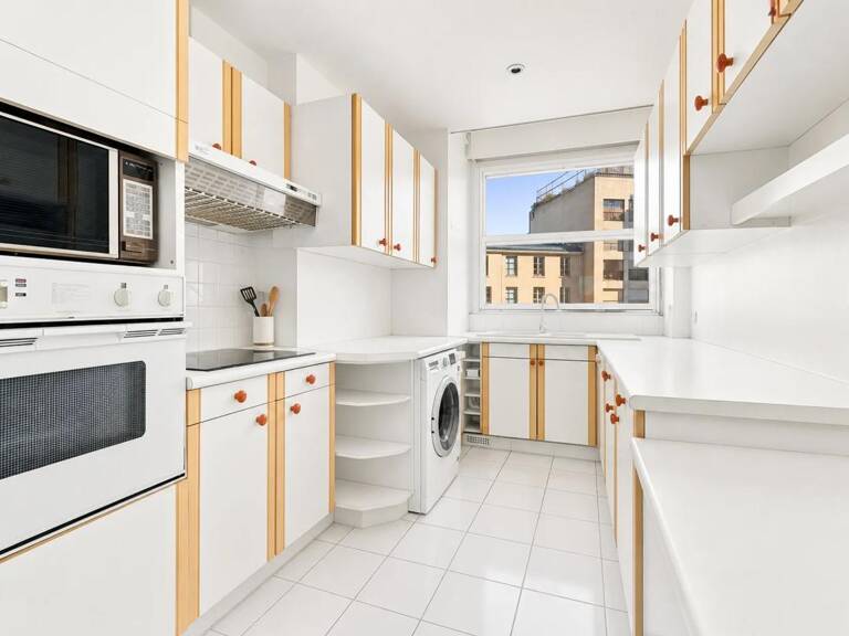 Appartement de 4 pièces de 100 m² à Paris 16 — photo 1