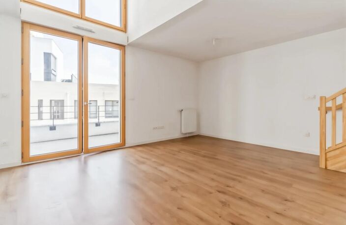 Duplex lumineux avec séjour impressionnant à double hauteur — photo 3