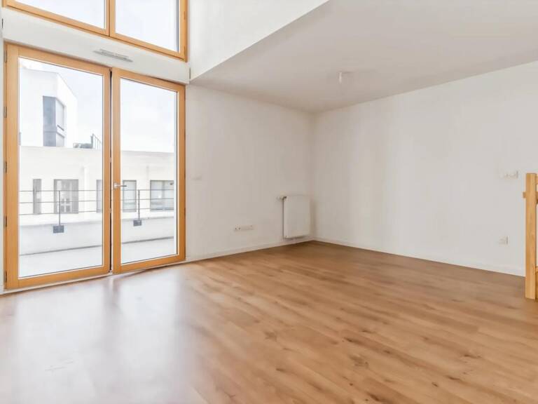 Duplex lumineux avec séjour impressionnant à double hauteur — photo 1