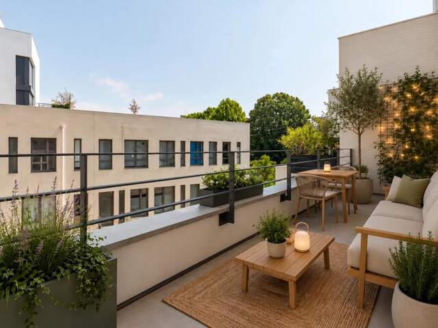 Duplex lumineux avec séjour impressionnant à double hauteur — photo du bien