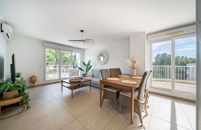 83600 FREJUS - CENTRE-VILLE - 3 PIÈCES - 2 CHAMBRES - 65.0 M² - BEL APPARTEMENT AVEC TERRASSE DE 56 M² — photo 4