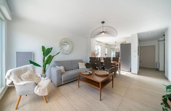 83600 FREJUS - CENTRE-VILLE - 3 PIÈCES - 2 CHAMBRES - 65.0 M² - BEL APPARTEMENT AVEC TERRASSE DE 56 M² — photo 5
