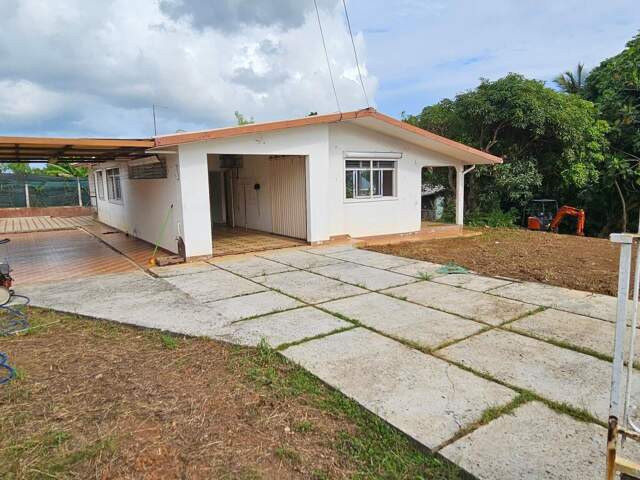 Villa à rénover au Lamentin sur un terrain de 744 m² — photo du bien