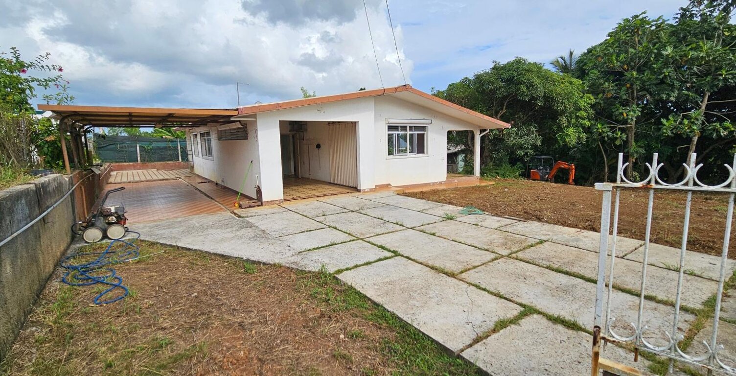 Villa à rénover au Lamentin sur un terrain de 744 m² — photo 1