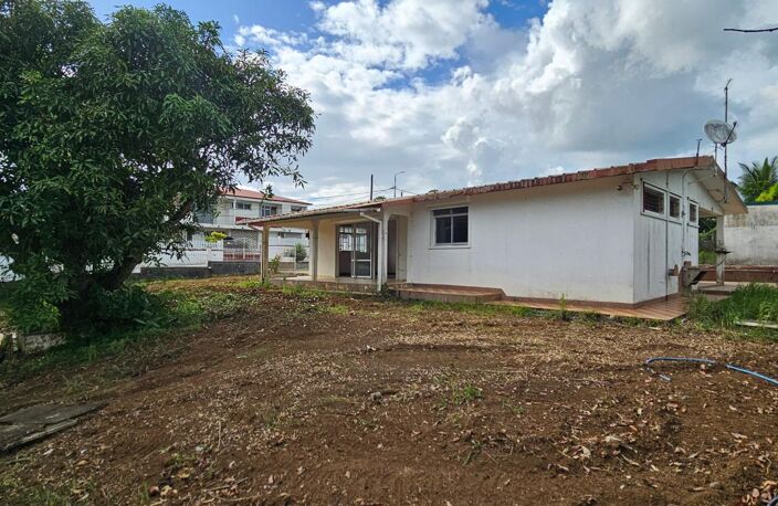 Villa à rénover au Lamentin sur un terrain de 744 m² — photo 2