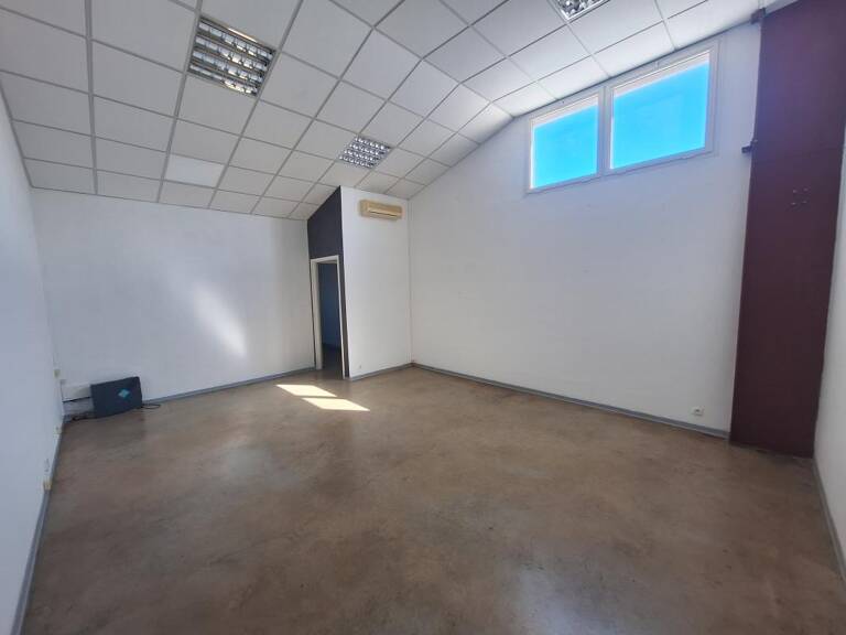 Baisse de loyer : LOCAL/BUREAUX | ASCENSEUR | ZI3 — photo 1