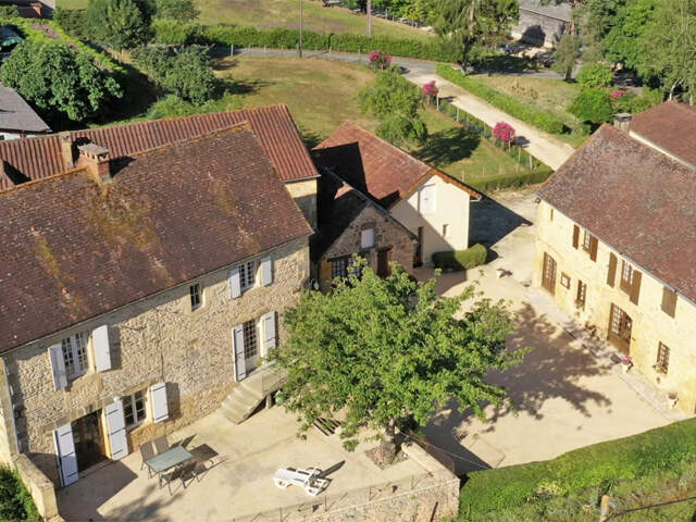 Domaine ferme auberge gîtes 30 pièce(s) 650 m2 — photo du bien