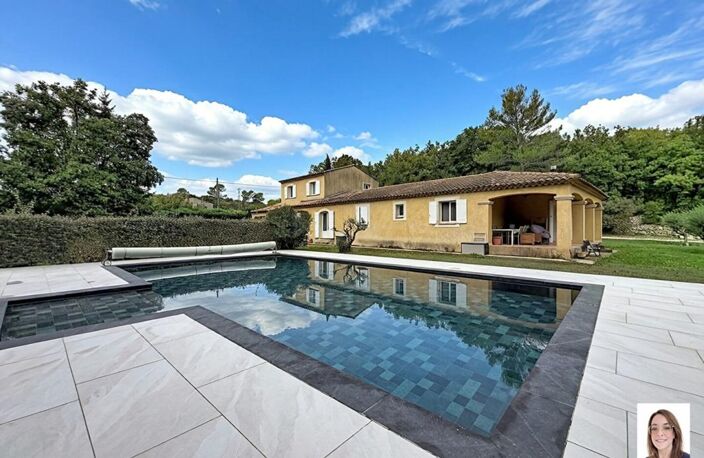 Villa — photo 2