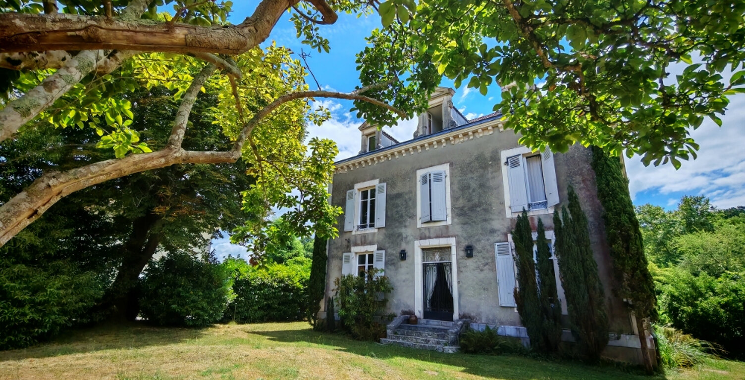 Maison  de maitre Pouillon  376 m2 Centre Village — photo 1
