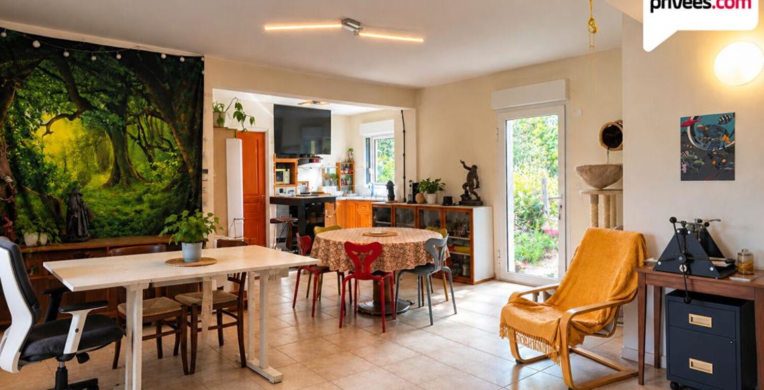 Maison  Indépendante située à Yvré L'Évêque,  8 pièce(s) 157 m2 sur parcelle de 867 m2 — photo 1