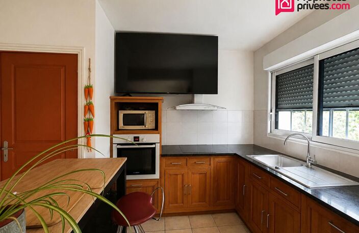Maison  Indépendante située à Yvré L'Évêque,  8 pièce(s) 157 m2 sur parcelle de 867 m2 — photo 4