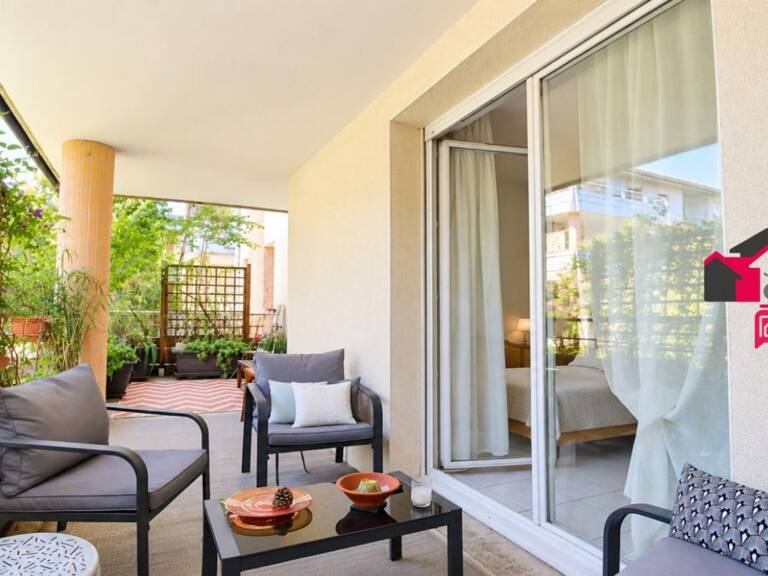 Roseraie  - T4 de 81 m² avec terrasse de 20 m², piscine et  box — photo 1