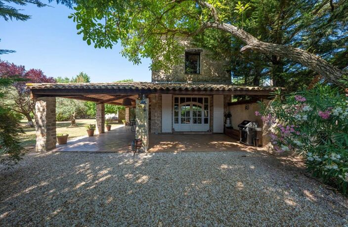 Propriété provençale rénovée avec dépendances 300 m² habitables sur 1,7 hectare — photo 2