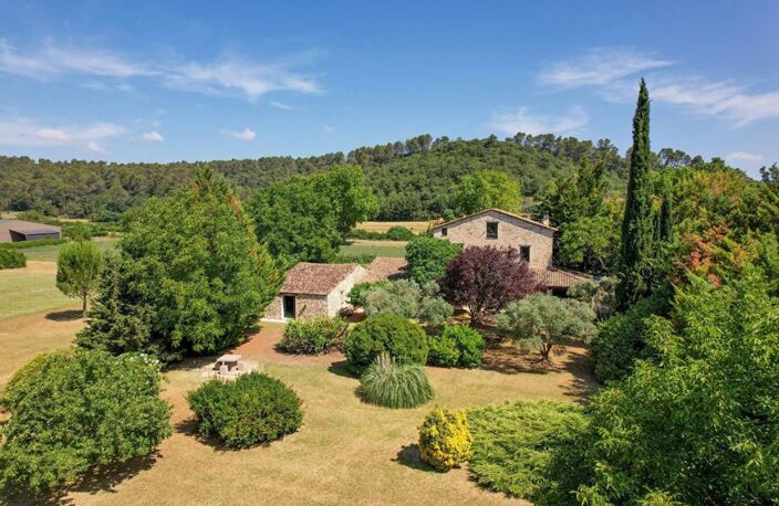 Propriété provençale rénovée avec dépendances 300 m² habitables sur 1,7 hectare — photo 3