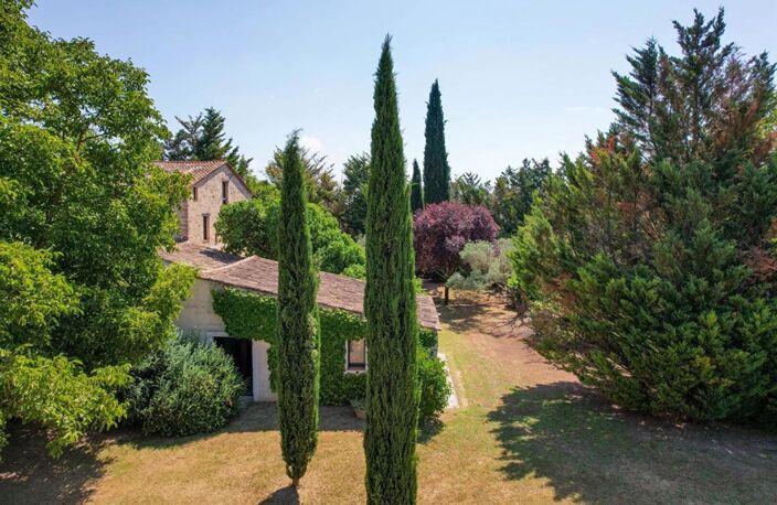 Propriété provençale rénovée avec dépendances 300 m² habitables sur 1,7 hectare — photo 4