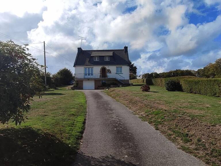 MAISON 29140 TOURCH, grand terrain — photo 1
