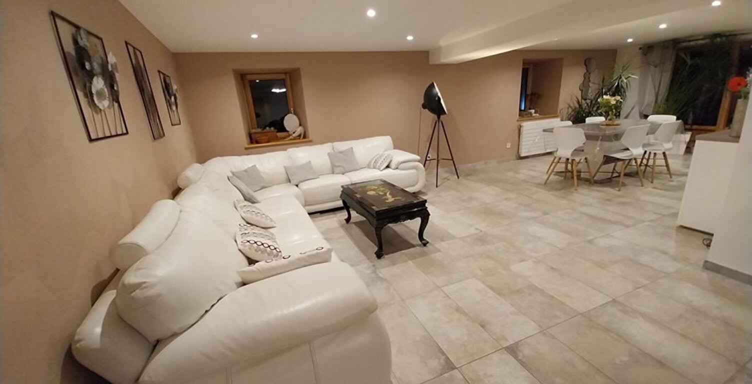 À Vendre Maison Divisible en 3 Logements — photo 1