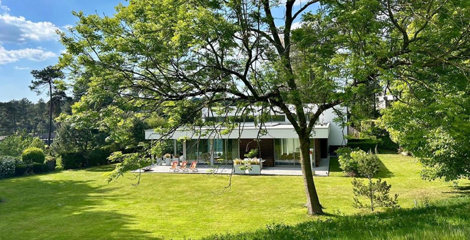 VILLA D'ARCHITECTE D'EXCEPTION UN CADRE DE VIE PRIVILÉGIÉ AU COEUR DU GOLF — photo 1