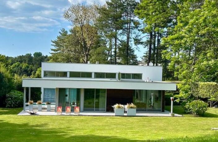 VILLA D'ARCHITECTE D'EXCEPTION UN CADRE DE VIE PRIVILÉGIÉ AU COEUR DU GOLF — photo 2