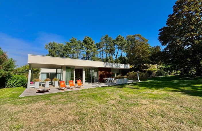 VILLA D'ARCHITECTE D'EXCEPTION UN CADRE DE VIE PRIVILÉGIÉ AU COEUR DU GOLF — photo 3