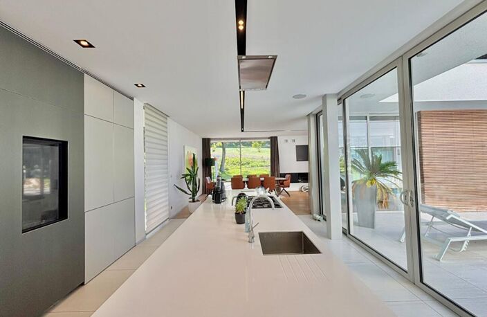 VILLA D'ARCHITECTE D'EXCEPTION UN CADRE DE VIE PRIVILÉGIÉ AU COEUR DU GOLF — photo 5