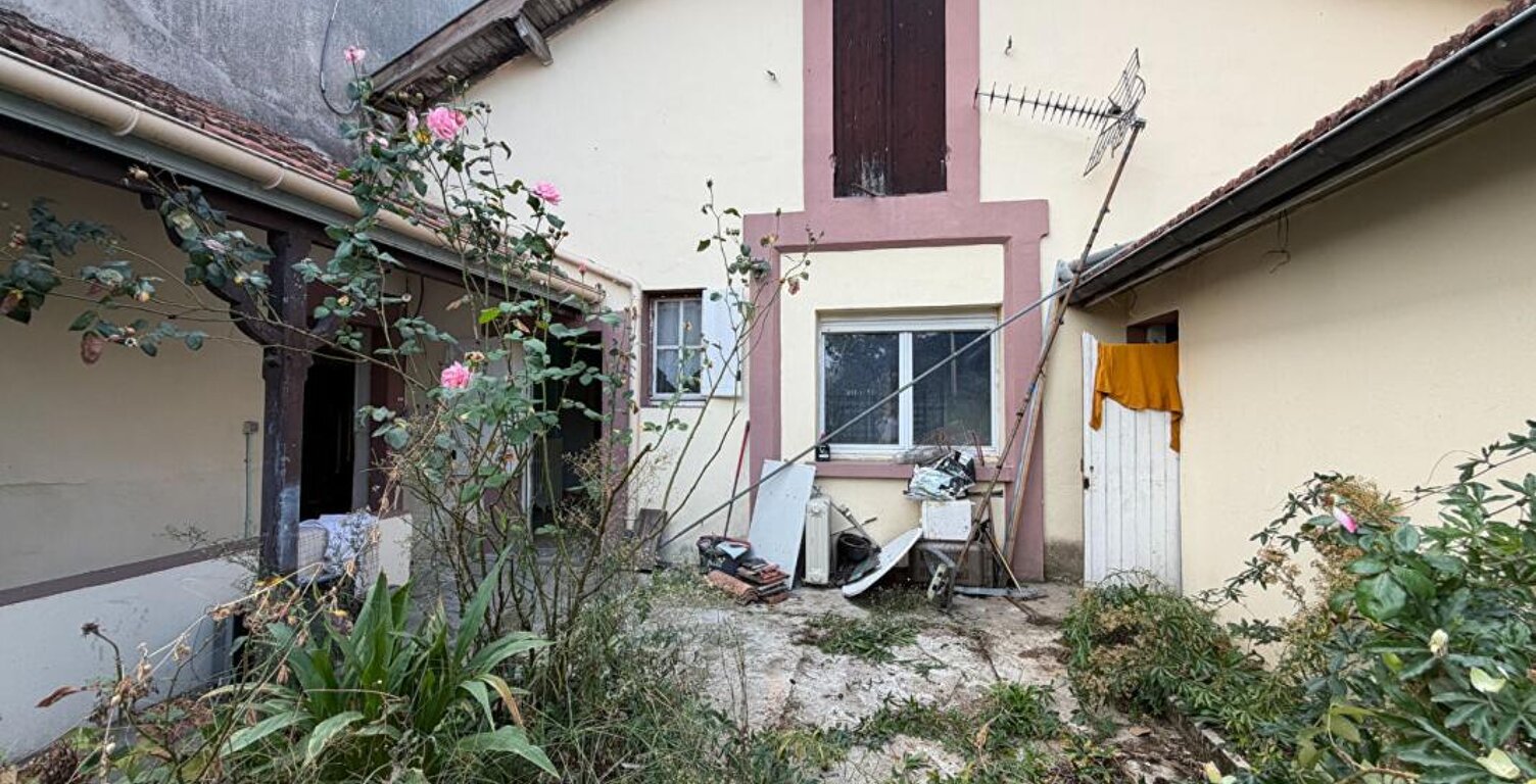 Maison de ville à rénover de 120 m² ? 3 chambres, Garage et extérieur ? — photo 1