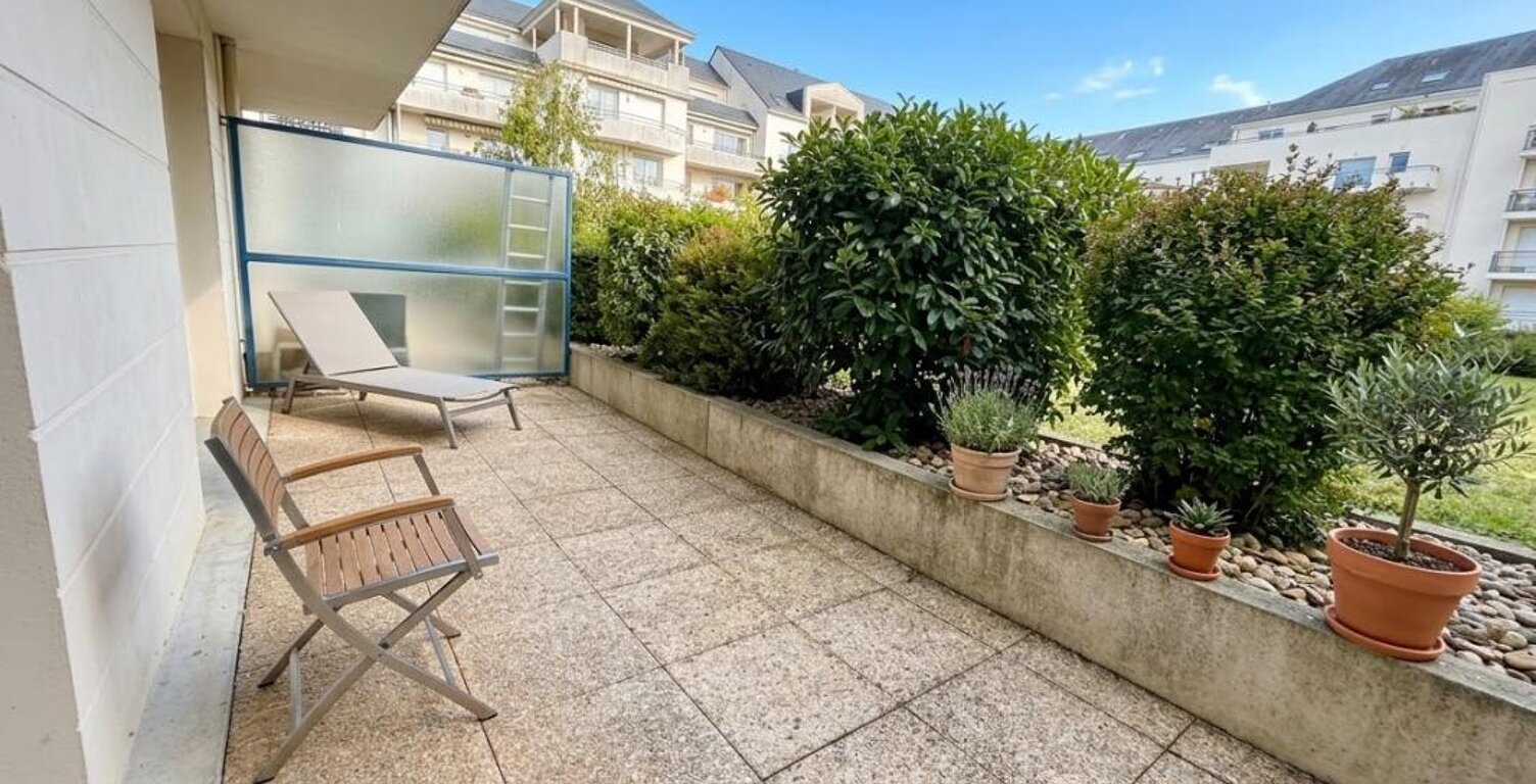 Appartement Angers T2 42m2 terrasse au calme place NEY jardin des plantes ascenseur parking souterrain — photo 1