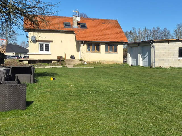 Belle Maison Individuelle ou Propriété Contemporaine avec sa Piscine de 141 m² Rénovée et à Façonner selon vos envies à plus de 200 m² avec sa vaste Cour pour Voitures - Voiliers - Bateaux, Garage Double, Dépendance et Terrain Constructible, Clos et Paysa — photo du bien