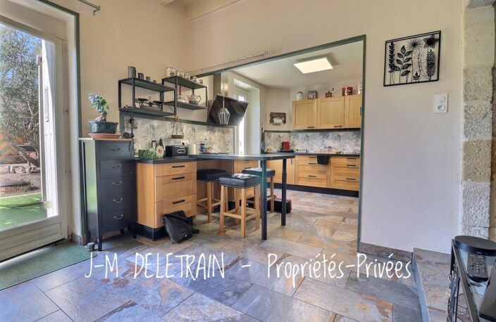Vélines, maison de bourg en pierre avec atelier d'artiste et grandes dépendances — photo 4