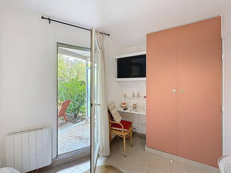 Appartement Greoux Les Bains / jardinet — photo 1